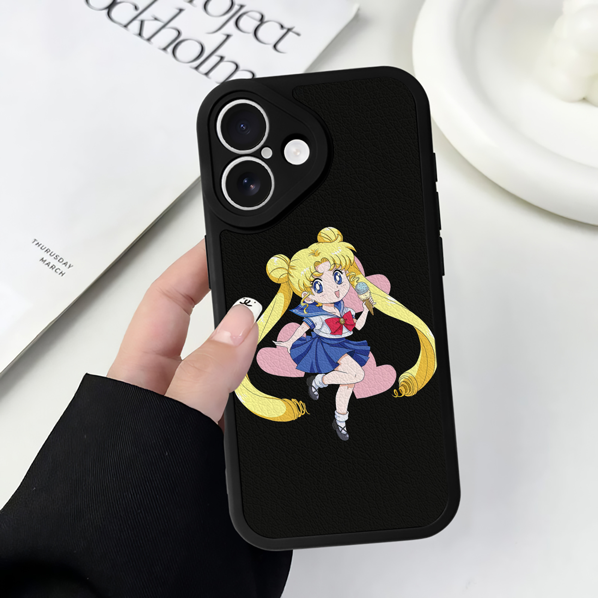 （画像用） 美少女戦士セーラームーン 愛野 美奈子 あいの みなこ Sailor Moon Aino Minako 【iPhone 16シリーズ対応】シリコンスマホケース（レザー調） 材質：シリコン